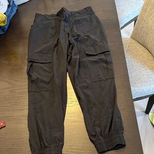 Athleta women’s Sz 4 Black Cargo joggers, barely worn